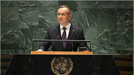 Polish leader makes veiled threat to Ukraine — RT World News