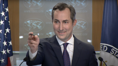 US government ridicules Tucker Carlson’s Putin claim — RT World News