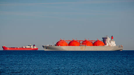 Germany maintaining LNG trade with Russia – Bloomberg — RT Business News