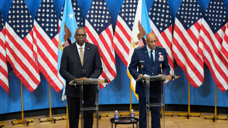 Pentagon promises to help Ukraine build its air force — RT World News