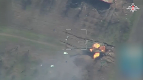 Russian drone knocks out British howitzer (VIDEO) — RT Russia & Former Soviet Union