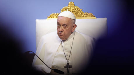 ‘World is collapsing’ – Pope — RT World News