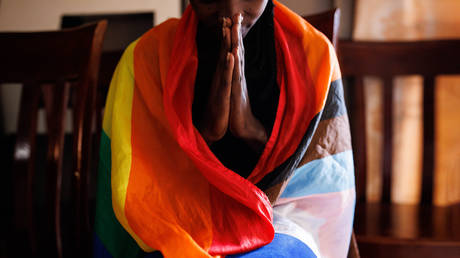 Африканская нация обращается к Китаю после того, как Запад прекращает финансирование из-за закона против геев — RT Africa