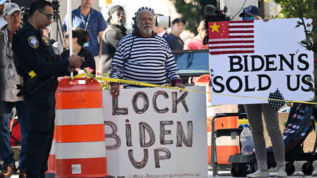 Biden took $40,000 in ‘laundered Chinese money’ – House Oversight chair  — RT World News