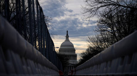 Администрация Байдена обдумывает новые миграционные законы, чтобы выйти из тупика, связанного с оказанием помощи Украине – Reuters – RT World News