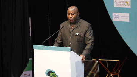 Африканский лидер призывает к публичной казни геев — RT World News