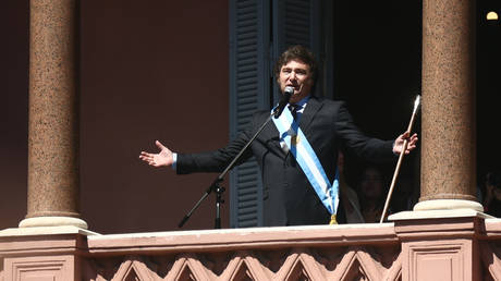 Аргентина угрожает лишить протестующих социальных пособий — RT World News