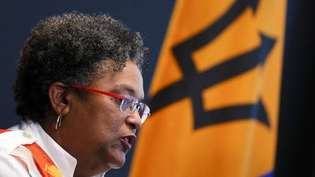 Барбадос требует 4,9 триллиона долларов от бывших «рабовладельческих стран» — RT World News