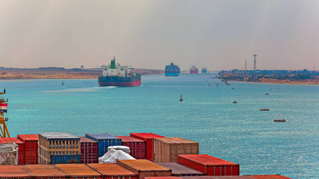 Еще больше нефтеперевозчиков прекращают проход через Красное море из-за нападений повстанцев — RT Business News