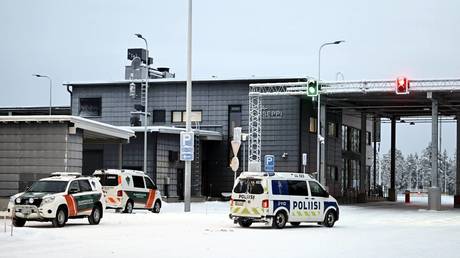 Государство НАТО вновь откроет границу с Россией — RT World News