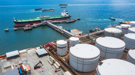 Экспорт российского топлива стремительно растет — RT Business News