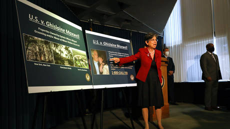 Суд США постановил освободить 180 имен, связанных с Эпштейном — RT World News