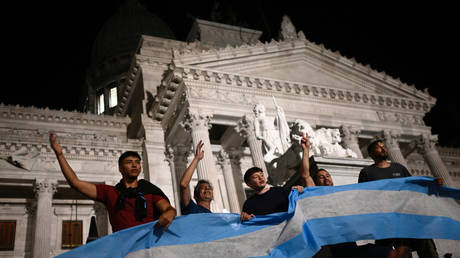 У протестующих «стокгольмский синдром» – Милей — RT World News