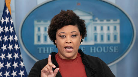 Белый дом предупреждает о «ужасной» ситуации с помощью Украине — RT World News