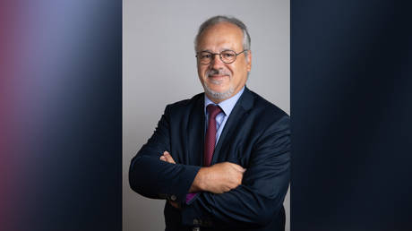 Франция блокирует книгу посланника, высланного из африканского государства – СМИ — RT Africa