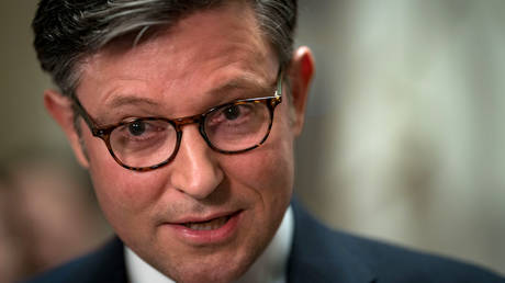 Лидер республиканцев США обвиняет Байдена во лжи — RT World News