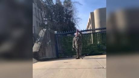 Американский летчик погиб в результате самосожжения — RT World News