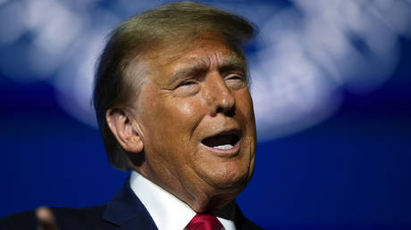 Байден «не знает, что он жив» — Трамп — RT World News