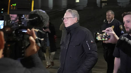 Бывший глава американской группы по защите прав на оружие оштрафован на 4 миллиона долларов — RT World News