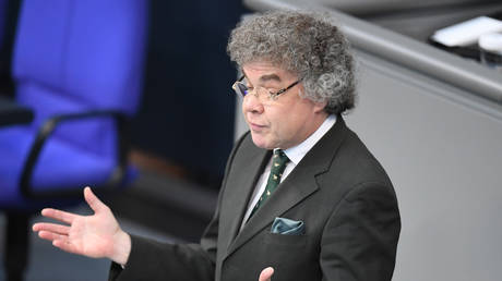 Если вы ссоритесь с Россией, то в конечном итоге станете похожим на Наполеона или Гитлера, предупреждает немецкий депутат — RT World News