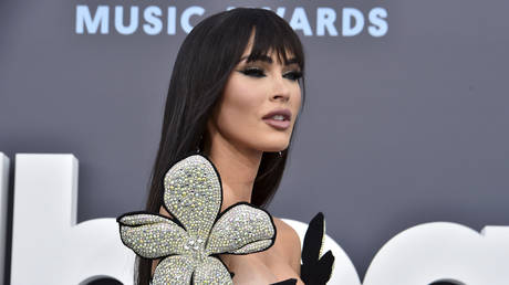 Меган Фокс расстроена тем, что «выглядит как украинская секс-кукла» — RT Entertainment