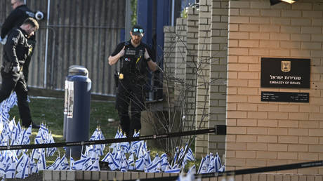 Мужчина поджег себя возле посольства Израиля в Вашингтоне — RT World News