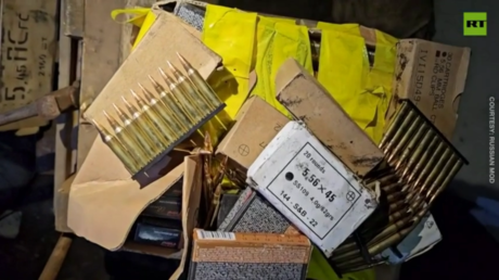 Российские военные осматривают брошенное оружие НАТО в Авдеевке — RT Россия и бывший Советский Союз