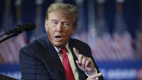 Трамп просит Верховный суд пересмотреть его иммунитет — RT World News