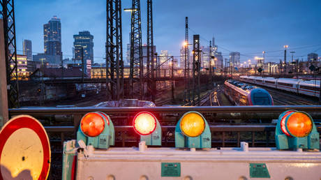 Воры металла остановили высокоскоростную железную дорогу в Германии — RT Business News