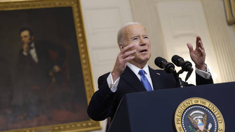 Законодатели США ушли на каникулы, отменив законопроект о помощи Украине — RT World News