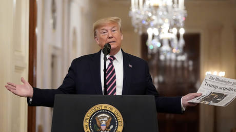 Законопроект о помощи Украине — это «бомба замедленного действия» в рамках импичмента Трампа — сенатор США — RT World News