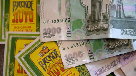 Женщина якобы украла 800 лотерейных билетов и не получила выигрыша — RT Россия и бывший Советский Союз