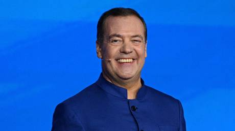 Байден — «редкий идиот» – Медведев — RT Россия и бывший Советский Союз