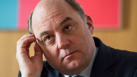 Германия нападает на бывшего министра обороны Великобритании — RT World News