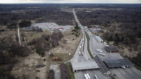 Государство ЕС начинает высылать россиян — RT Россия и бывший Советский Союз