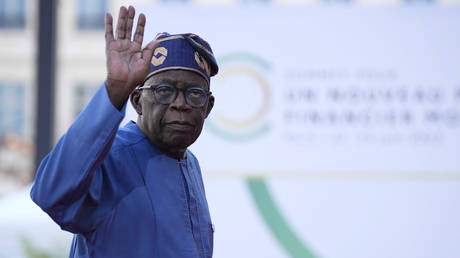 Нигерия запрещает финансируемые государством поездки чиновников за границу — RT Africa