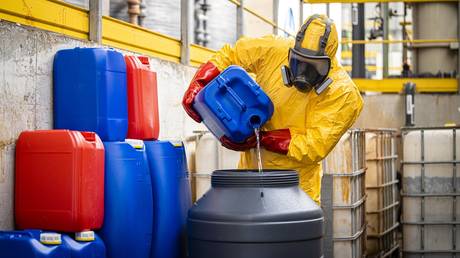 Поддерживаемая Киевом террористическая ячейка пыталась отравить солдат – ФСБ – RT Россия и бывший Советский Союз