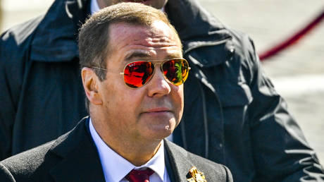 Послов ЕС следует «выгнать» – бывший президент России — RT Россия и бывший Советский Союз