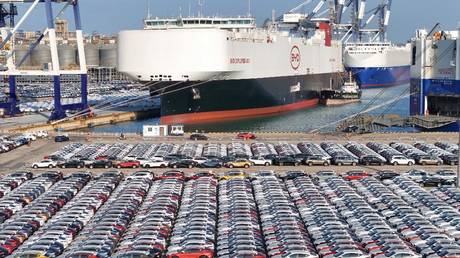 Война США с китайскими электромобилями началась — RT World News