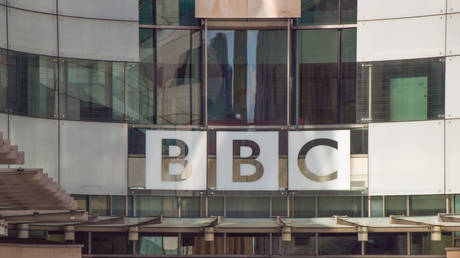Африканское государство приостанавливает работу BBC и «Голоса Америки» — RT Africa