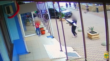 Беглый торговец наркотиками пойман после прогулки с «мертвым дельфином» — RT Россия и бывший Советский Союз