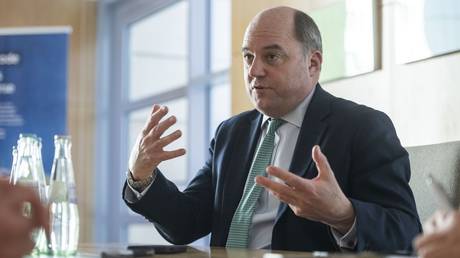 Британским бабушкам угрожает «нетрадиционная война» Москвы – экс-глава Минобороны — RT World News