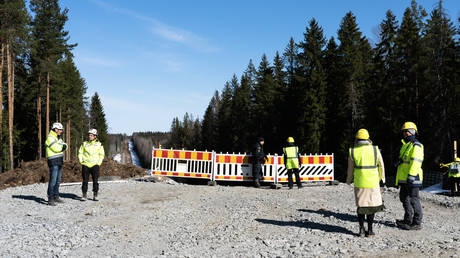 Член НАТО обвиняет Россию в эксплуатации миграции — RT World News