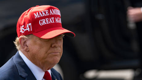 Евреям, которые голосуют за демократов, «нужно проверить голову» – Трамп – RT World News