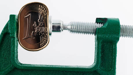 Евро достиг исторического минимума по транзакциям SWIFT — RT Business News