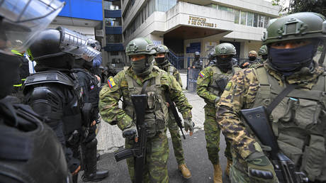 Эквадор пытается оправдать рейд в мексиканское посольство — RT World News