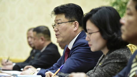 Официальные лица Северной Кореи совершили редкий публичный визит в Иран — RT World News