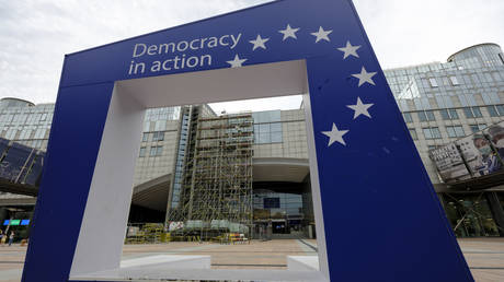 Парламент ЕС осуждает Иран за удары по Израилю — RT World News