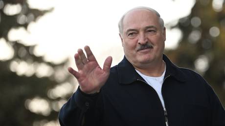 Президент признался, что обнимал ядерное оружие — RT Россия и бывший Советский Союз