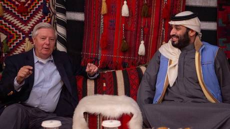 Сенатор США хочет, чтобы Байден подсластил саудовско-израильскую сделку — RT World News